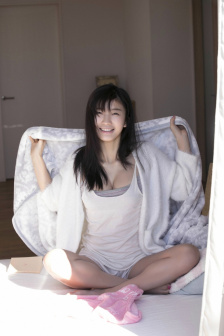 小雪在仓库和体育老师
